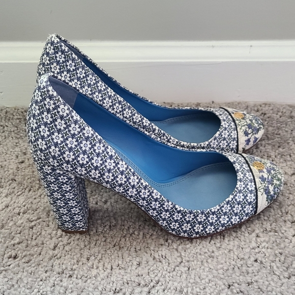 Tory Burch Blue Printed Canvas Ethel Pumps - Picture 6 of 12